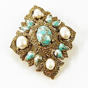 Sarah Coventry Vintage Remembrance Pearl Brooch
